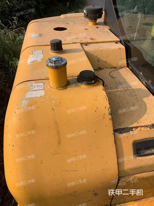 回转马达和主控阀（整机外观）