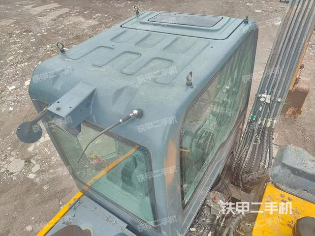 驾驶室顶部（整机外观）