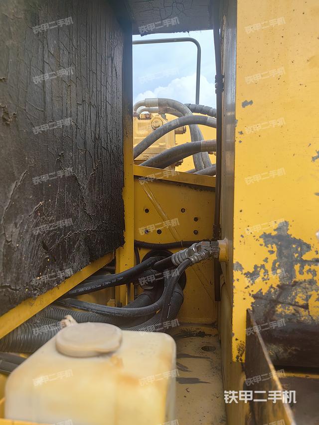 驾驶室顶部（整机外观）