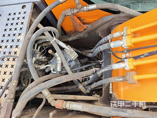 回轉(zhuǎn)馬達(dá)（上車部件）