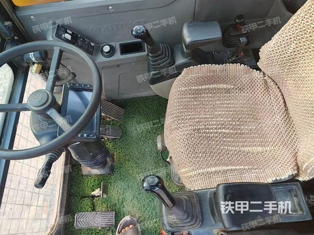 驾驶室整体（整机外观）