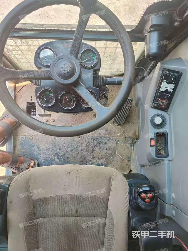 驾驶室整体（整机外观）