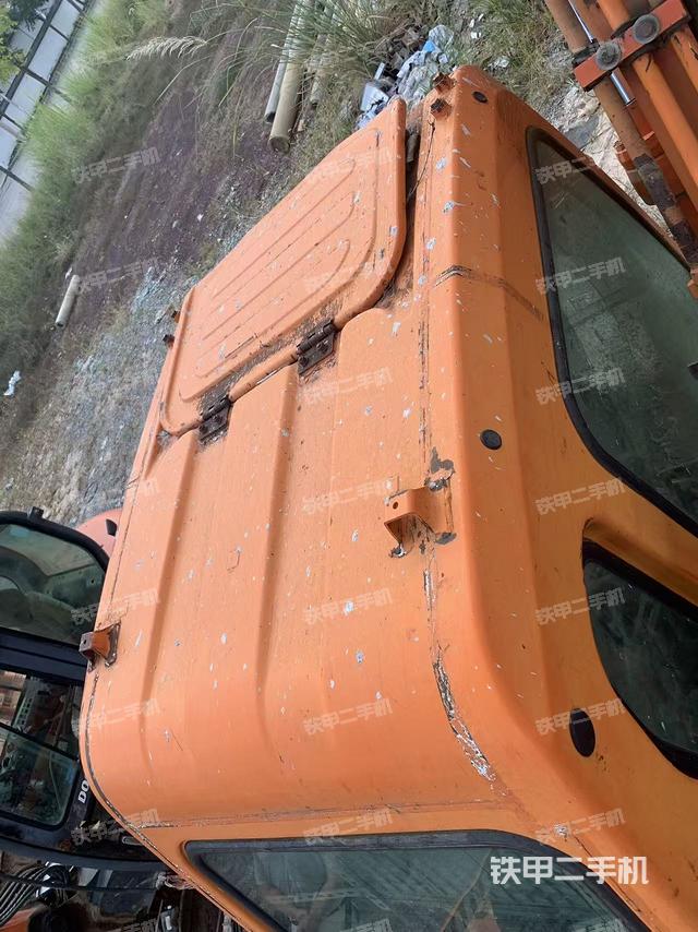 驾驶室顶部（整机外观）