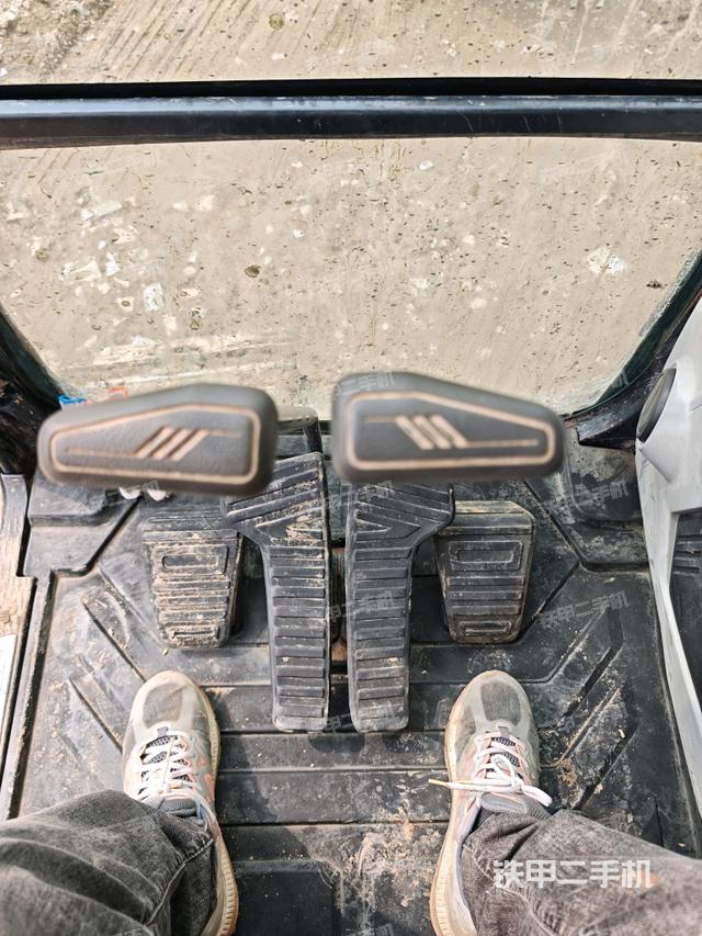 座椅右侧控制台/钥匙门/油门/含右手柄（驾驶室部分）