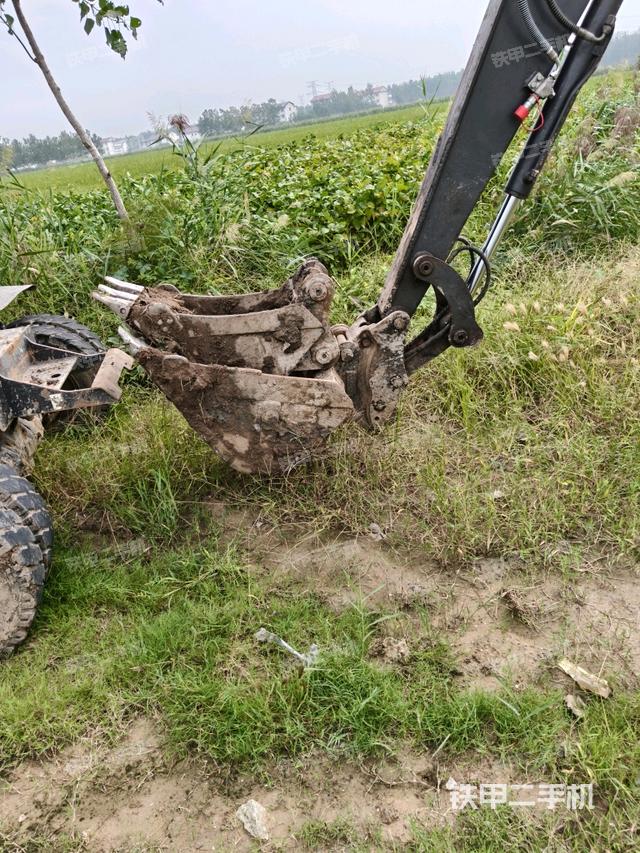 回转马达和主控阀（整机外观）