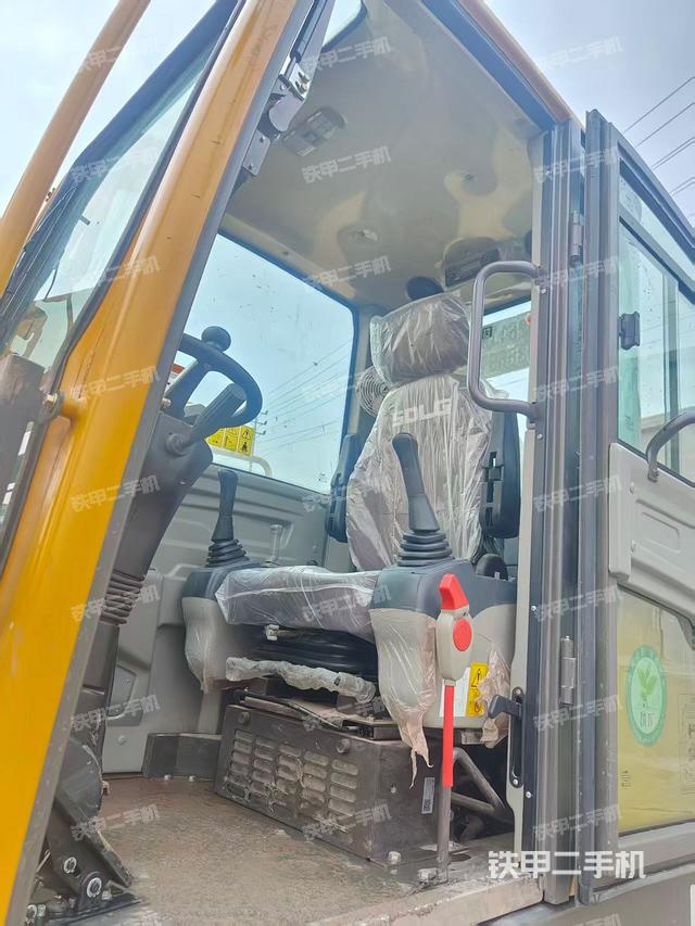 驾驶室整体（整机外观）