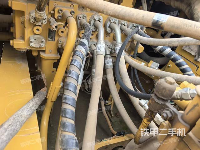 回转马达和主控阀（整机外观）