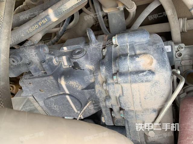 回轉(zhuǎn)馬達(dá)和主控閥（整機(jī)外觀）