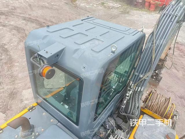 驾驶室顶部（整机外观）