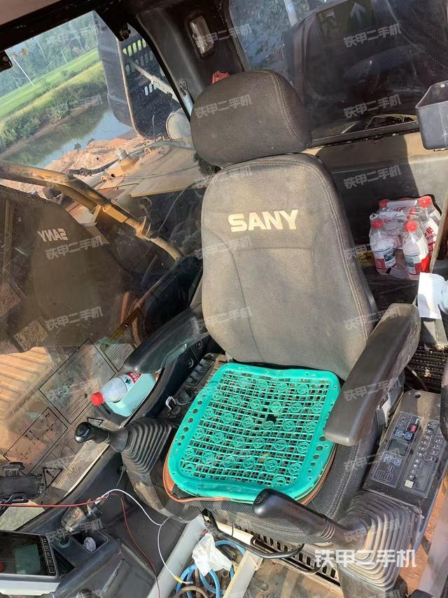 驾驶室整体（整机外观）