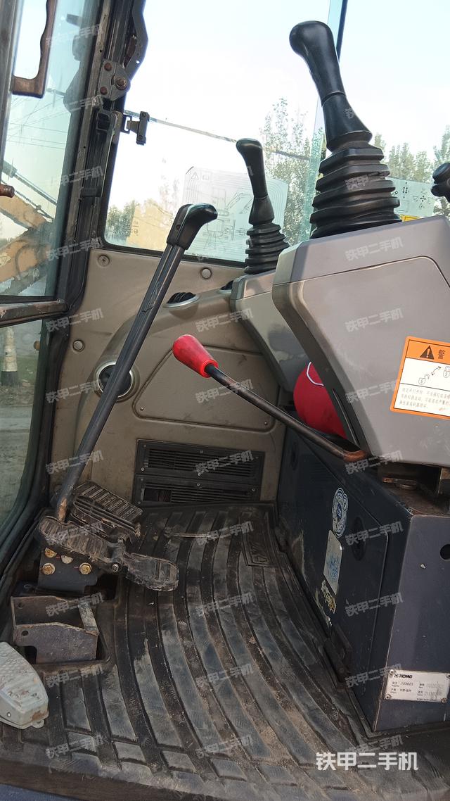 驾驶室整体（整机外观）