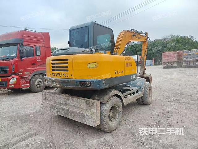 单侧履带整体(整机外观) 单侧履带整体(整机外观)