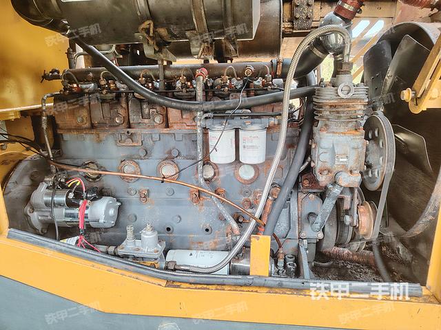 发动机右侧（整机外观及大件）