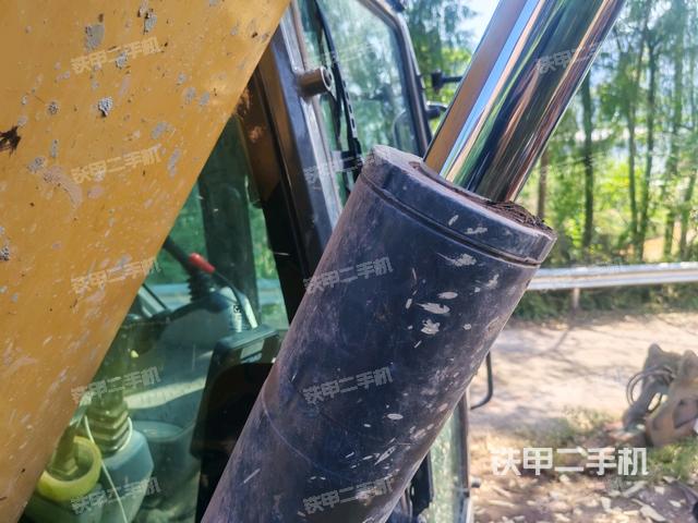 小臂整体右前（工作和回转装置）