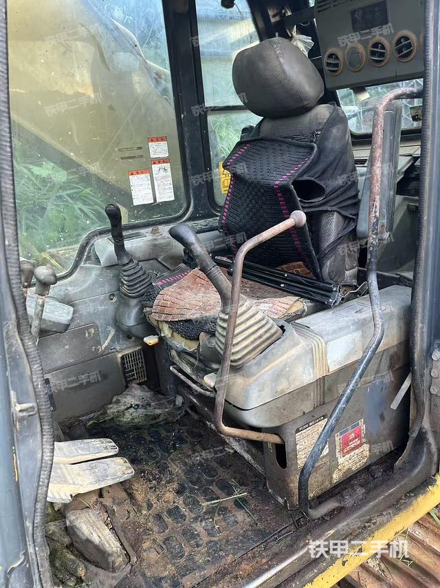 驾驶室整体（整机外观）