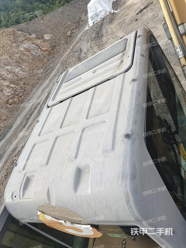 驾驶室顶部（整机外观）