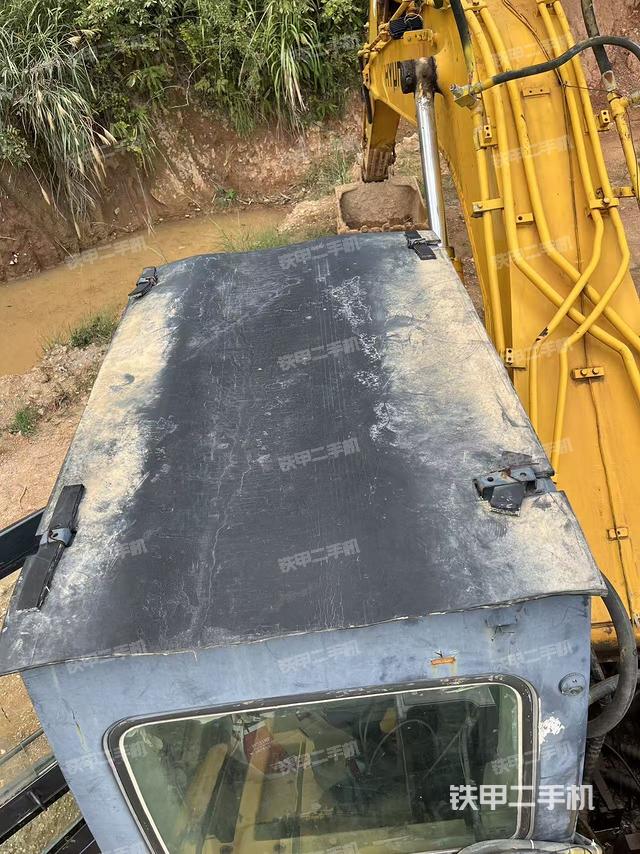 驾驶室顶部（整机外观）