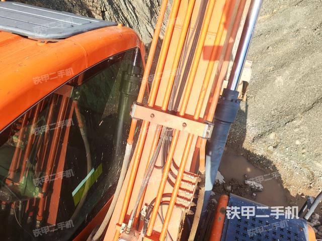 大臂背部俯視（工作和回轉(zhuǎn)裝置）