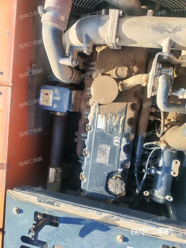 發(fā)動(dòng)機(jī)室（上車(chē)部件）