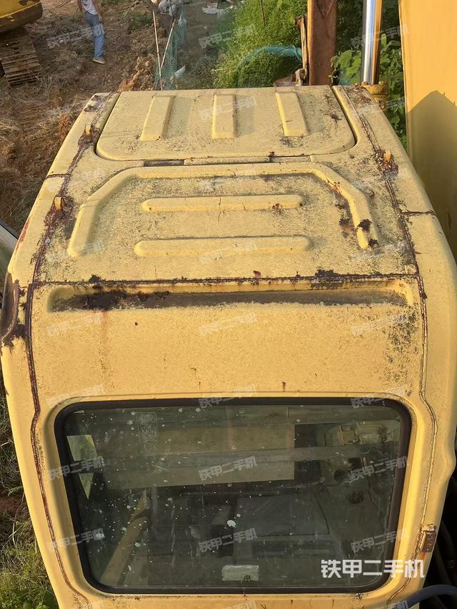 驾驶室顶部（整机外观）