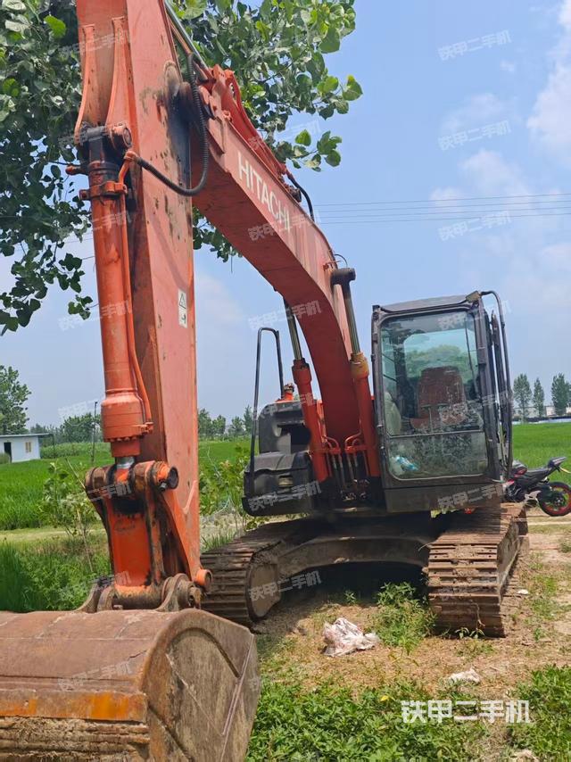 驾驶室顶部(整机外观) 驾驶室顶部(整机外观)