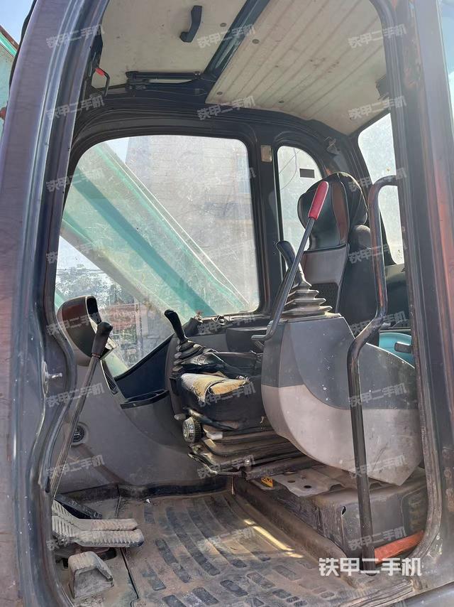 驾驶室整体（整机外观）