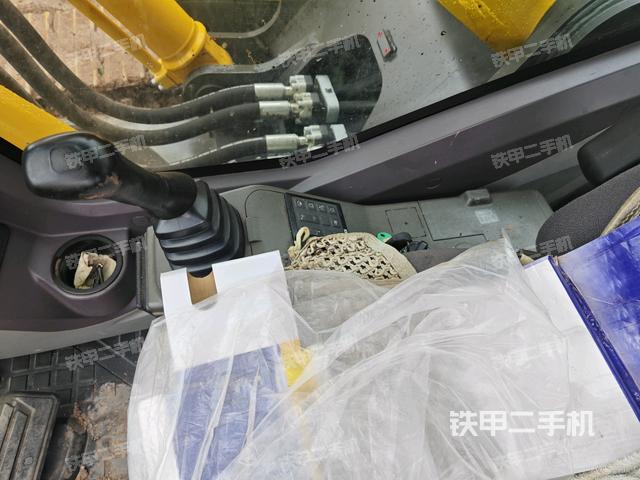 座椅右侧控制台/钥匙门/油门/含右手柄（驾驶室部分）