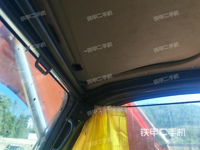 右側(cè)玻璃角標(biāo)（駕駛室部分）