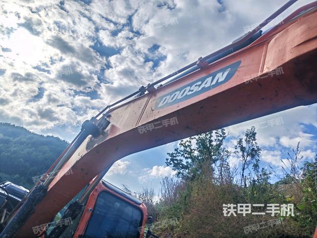 轉(zhuǎn)盤(pán)和下車(chē)架正前（工作和回轉(zhuǎn)裝置）