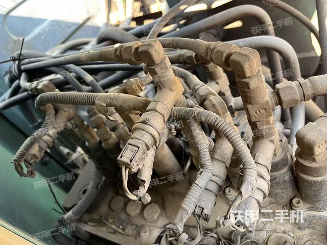 回转马达和主控阀（整机外观）