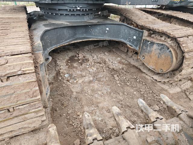 转盘和下车架正前（工作和回转装置）