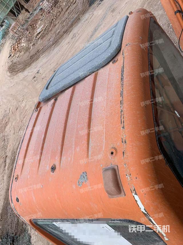 驾驶室顶部（整机外观）