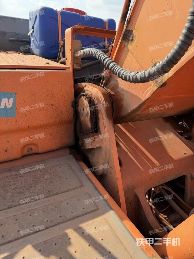 大臂根部 斜视（工作和回转装置）