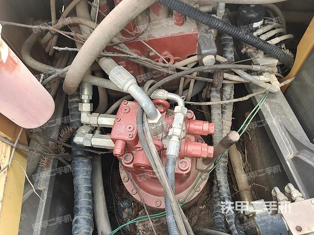 回转马达和主控阀（整机外观）