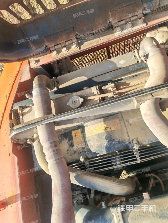 氣門(mén)室蓋螺絲特寫(xiě)（上車(chē)部件）