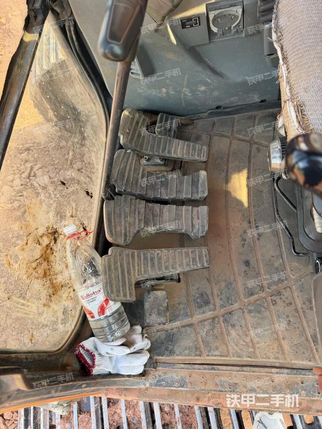 后窗玻璃角标（驾驶室部分）