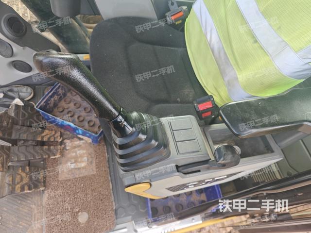 座椅左侧控制台/音响/含左手柄（驾驶室部分）