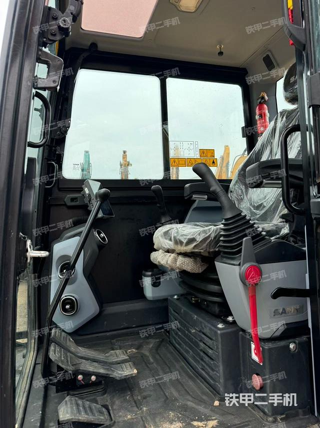 駕駛室整體（整機(jī)外觀）