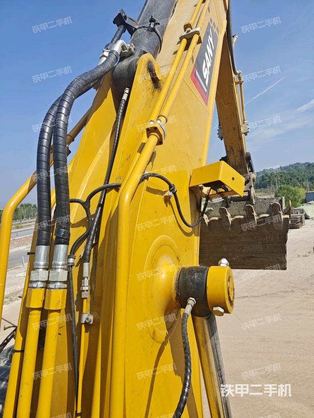 大臂背部俯視（工作和回轉(zhuǎn)裝置）