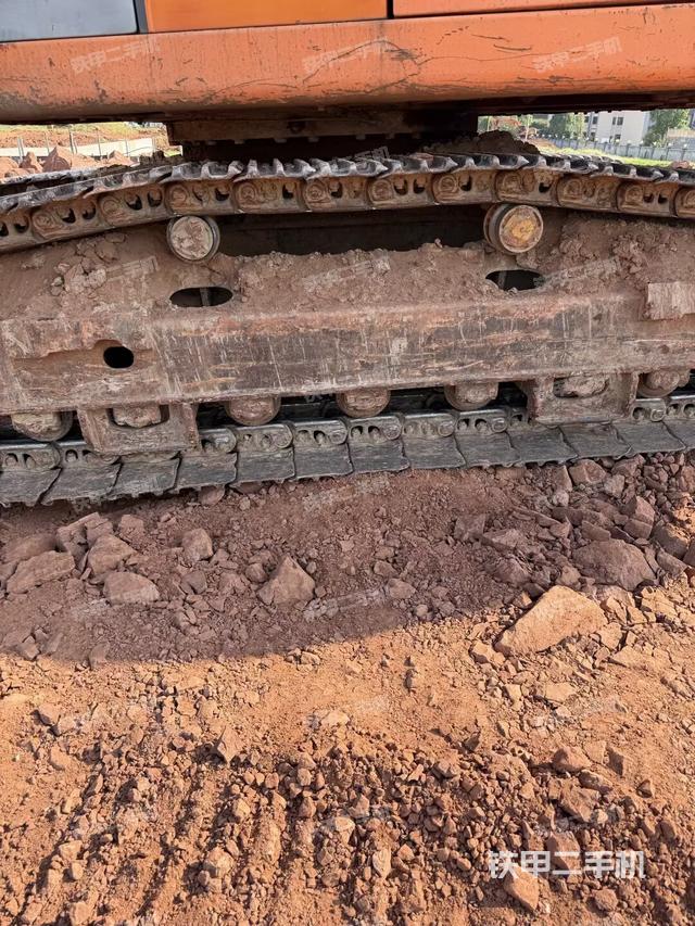 左侧履带整体 （行走机构）