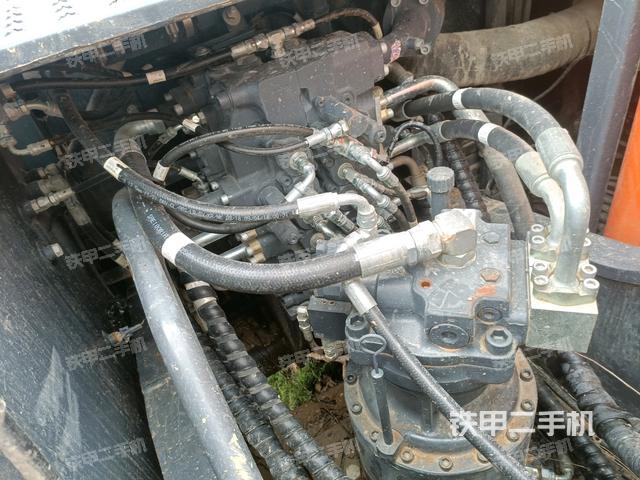 回转马达和主控阀（整机外观）