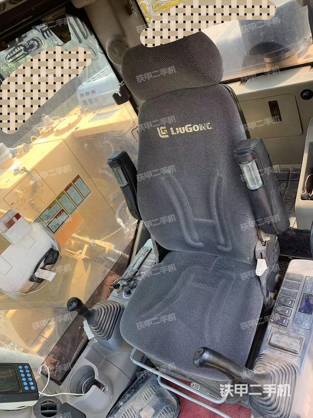 駕駛室整體（整機外觀）