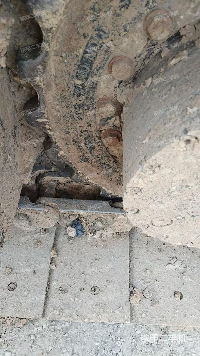 驾驶室顶部(整机外观) 驾驶室顶部(整机外观)