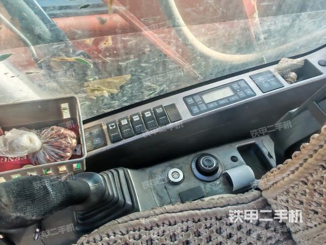 座椅右側(cè)控制臺(tái)/鑰匙門(mén)/油門(mén)/含右手柄（駕駛室部分）