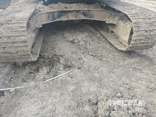 转盘和下车架正前（工作和回转装置）