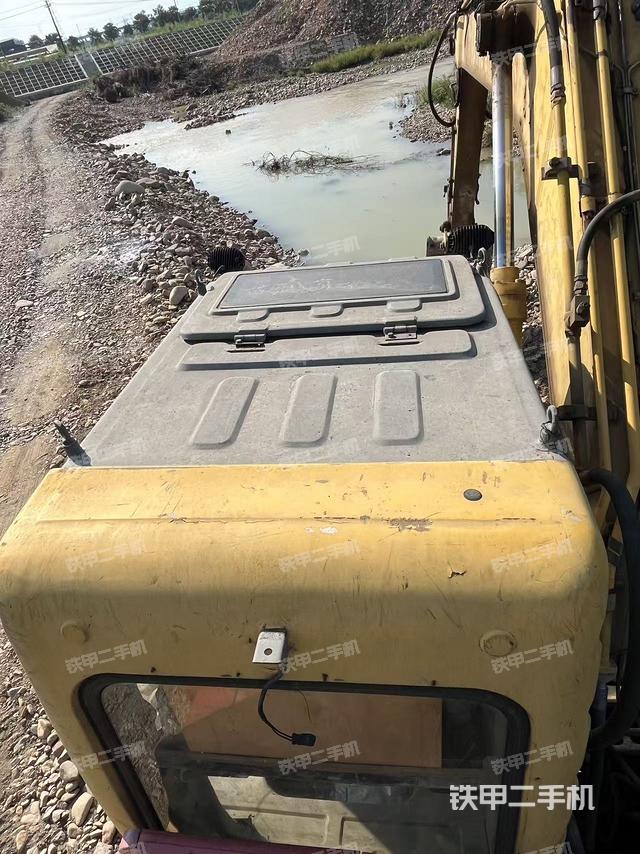 驾驶室顶部（整机外观）