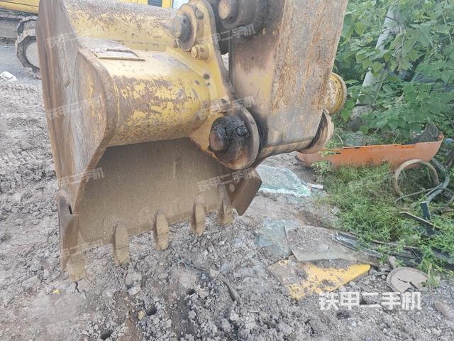 铲斗右后整体（工作和回转装置）