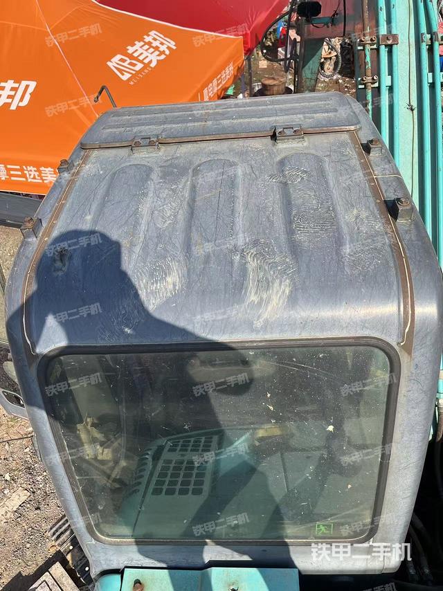 驾驶室顶部（整机外观）