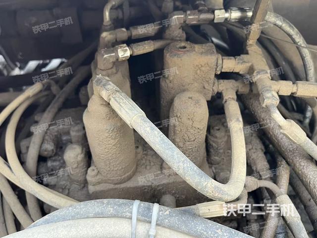 回转马达和主控阀（整机外观）