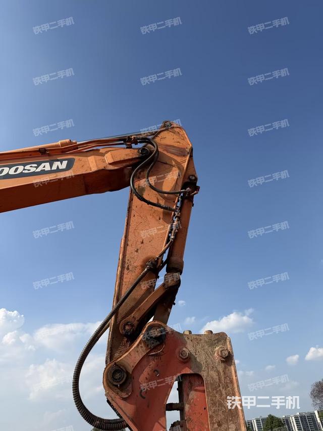 小臂整体左后（工作和回转装置）